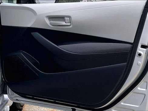 Used 2025 Toyota Corolla LE image 24