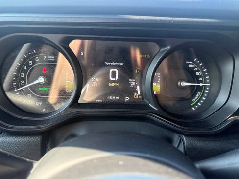 Used 2025 Jeep Wrangler Unlimited Sahara AWD/4WD image 22