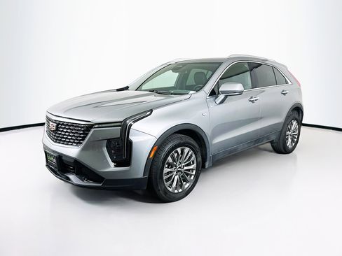 Used 2024 Cadillac XT4 Premium Luxury image 3