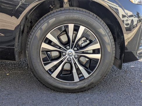 Certified 2024 Volvo XC60 B5 Core w/ Protection Package Premier image 11