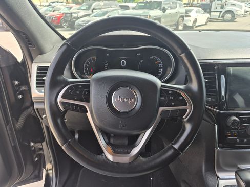 Used 2019 Jeep Grand Cherokee Altitude AWD/4WD image 17