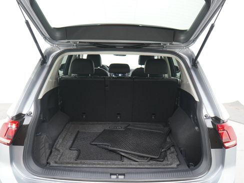 Used 2022 Volkswagen Tiguan SE AWD/4WD image 16