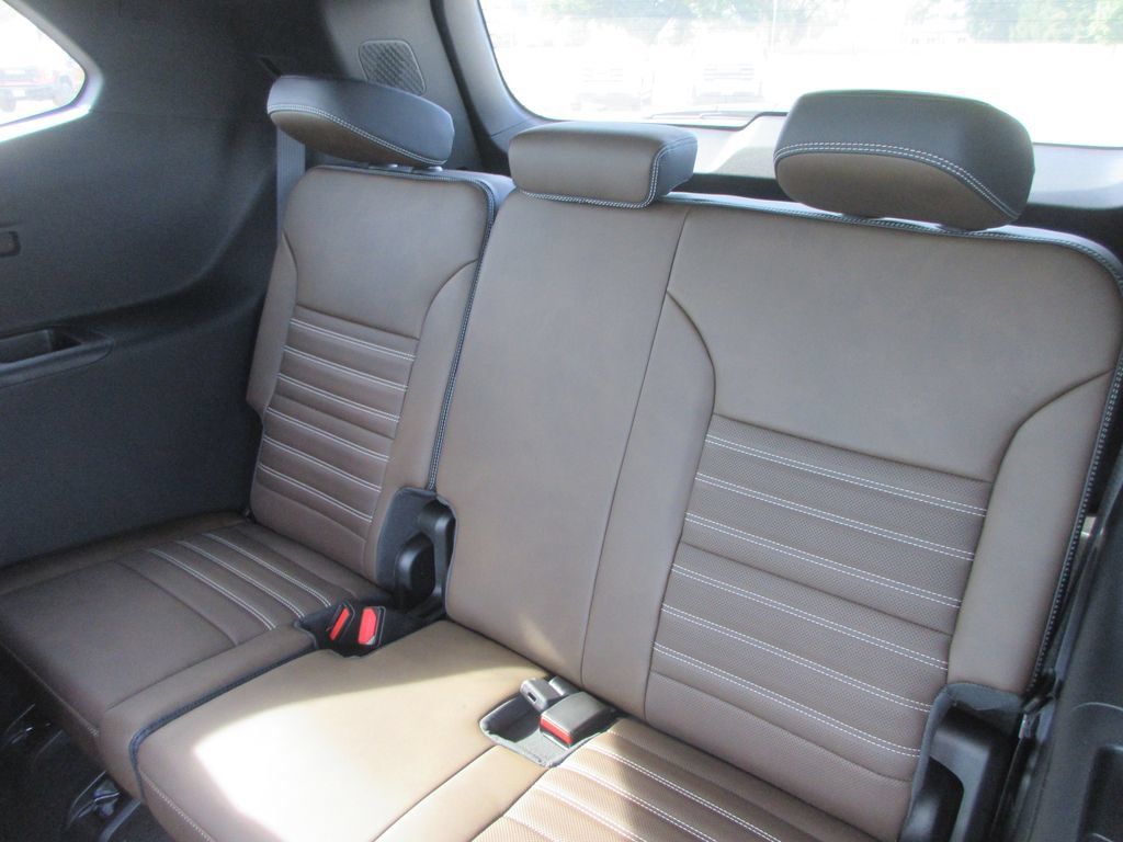 New 2027 GMC Acadia Denali Ultimate FWD image 13