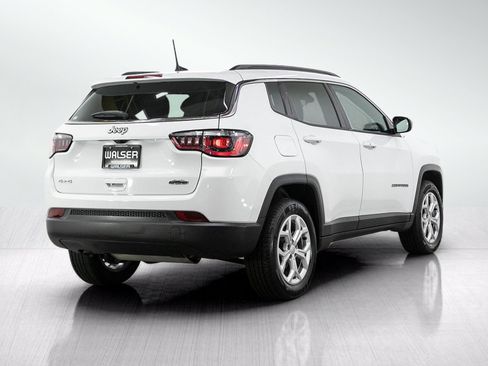 Used 2024 Jeep Compass Latitude AWD/4WD image 5