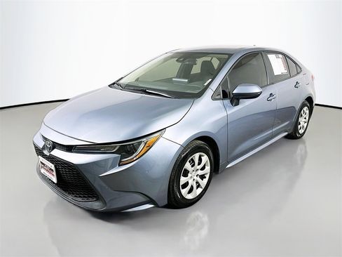 Used 2022 Toyota Corolla LE image 3