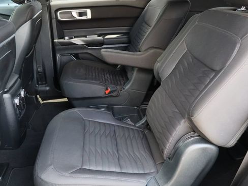 Used 2020 Ford Explorer XLT RWD image 25