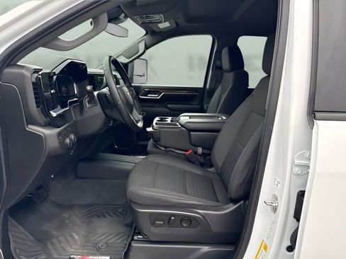 Used 2025 Chevrolet Silverado 2500 LT AWD/4WD image 9