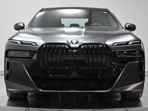 Used 2023 BMW 760i xDrive w/ Parking Assistance Package image 46