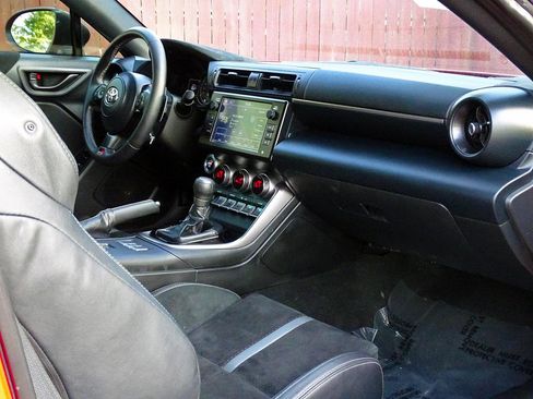 Used 2024 Toyota GR86 Premium RWD image 36
