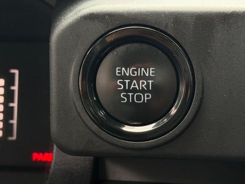 Used 2025 Toyota Tacoma SR AWD/4WD image 34