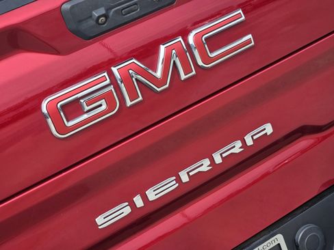Used 2022 GMC Sierra 1500 AT4 w/ Technology Package AWD/4WD image 11