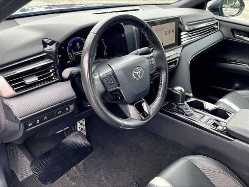 Used 2025 Toyota Camry SE FWD image 8