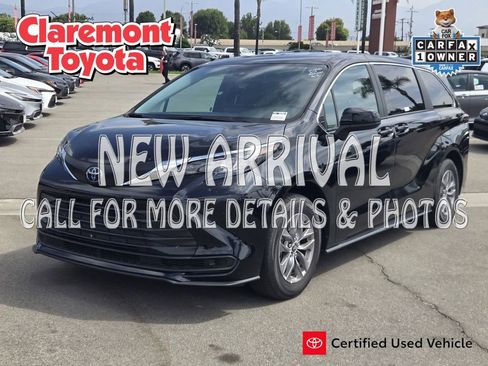 Used 2026 Toyota Sienna LE FWD image 1