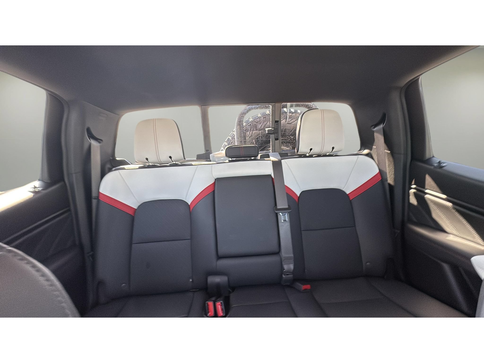 Used 2024 GMC Canyon AT4X w/ AT4X AEV Edition AWD/4WD image 15