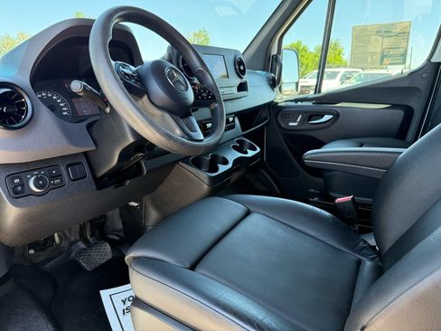 Used 2019 Mercedes-Benz Sprinter 2500 image 25