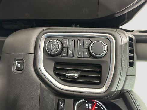 Used 2019 Chevrolet Silverado 1500 LTZ w/ LTZ Premium Package AWD/4WD image 15