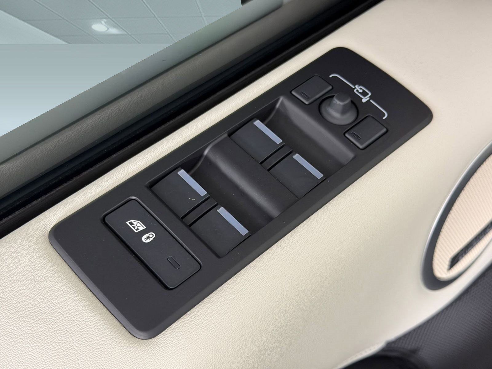 New 2026 Land Rover Discovery Limited Edition AWD/4WD image 12