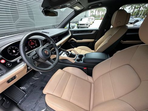 Certified 2026 Porsche Cayenne AWD/4WD image 4