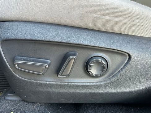 Used 2021 Toyota RAV4 XLE AWD/4WD image 17
