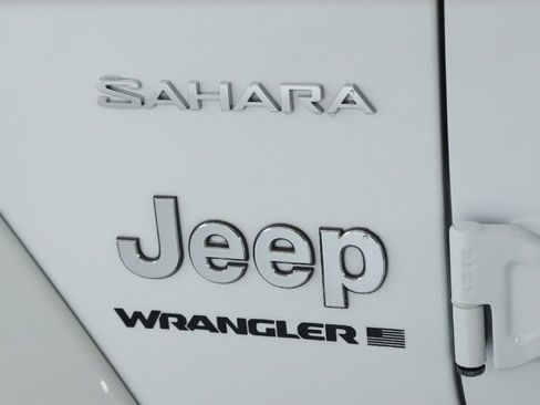 Used 2023 Jeep Wrangler Sahara w/ Cold Weather Group image 37