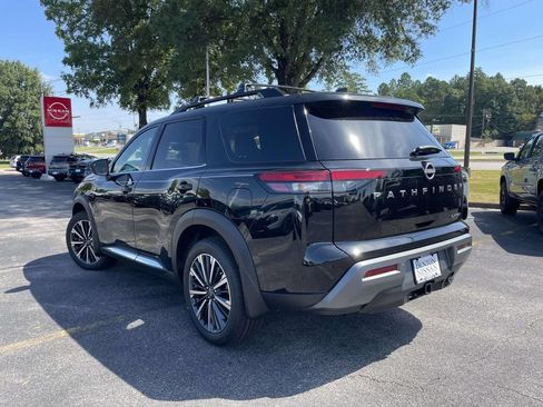 New 2026 Nissan Pathfinder Platinum FWD image 4