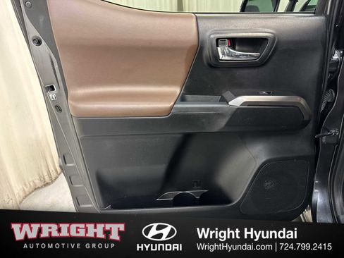 Used 2018 Toyota Tacoma Limited image 12