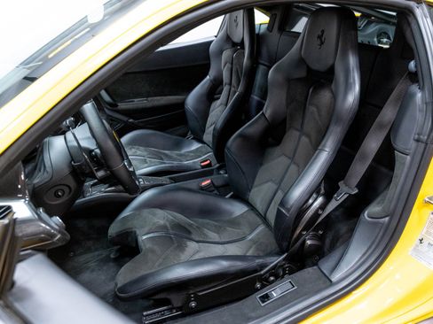 Used 2010 Ferrari 458 Italia Coupe RWD image 7