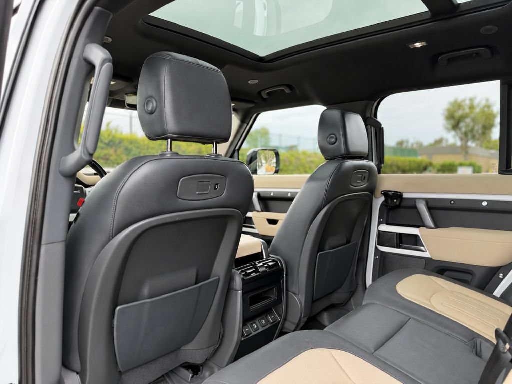Used 2022 Land Rover Defender 110 X-Dynamic SE AWD/4WD image 14