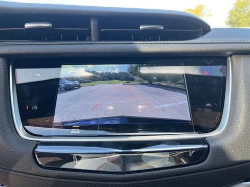 New 2025 Cadillac XT6 Luxury image 25