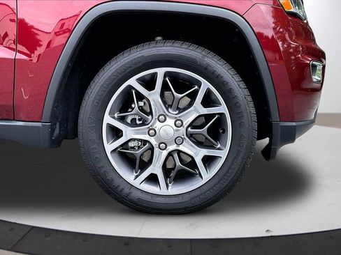 Certified 2022 Jeep Grand Cherokee Limited w/ Trailer Tow Group IV AWD/4WD image 27
