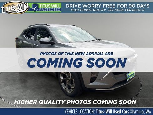 Used 2024 Chevrolet Trax LT w/ Sunroof Package FWD image 1