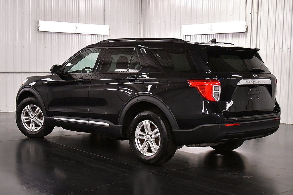 Used 2023 Ford Explorer XLT AWD/4WD image 5
