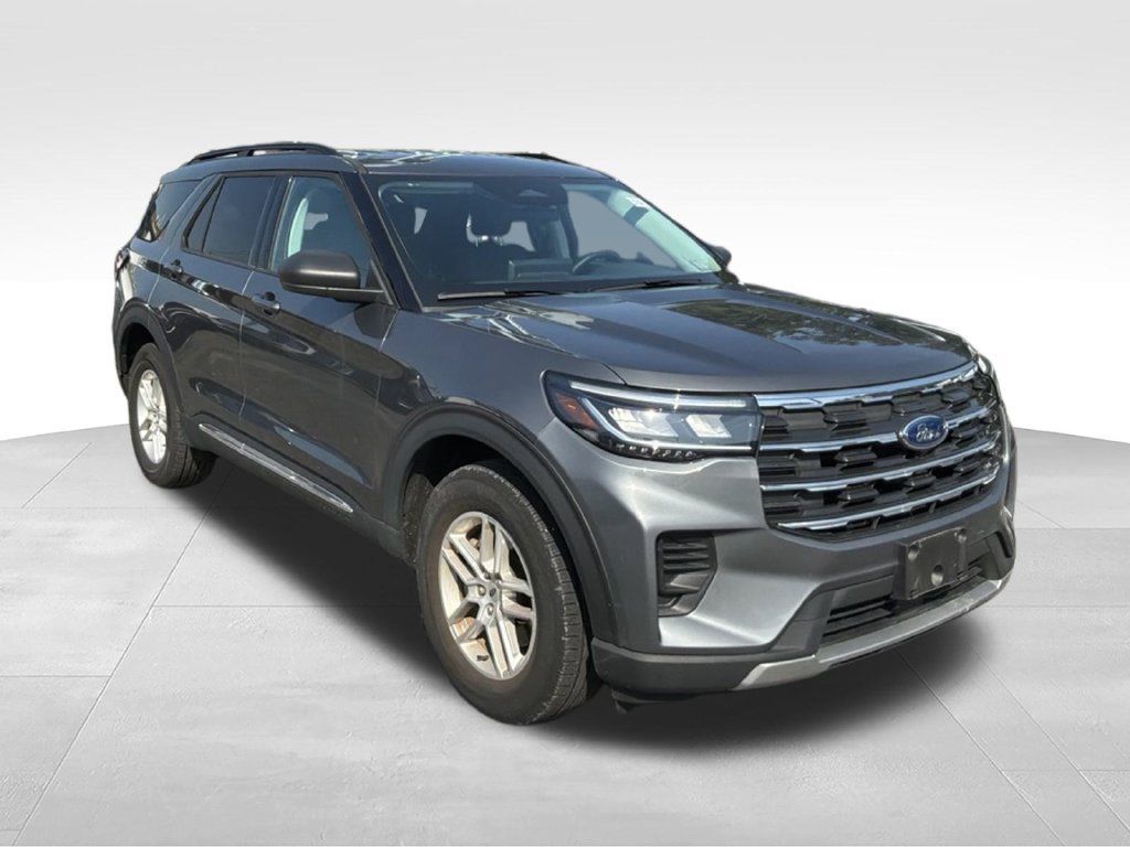 Used 2025 Ford Explorer Active AWD/4WD image 10