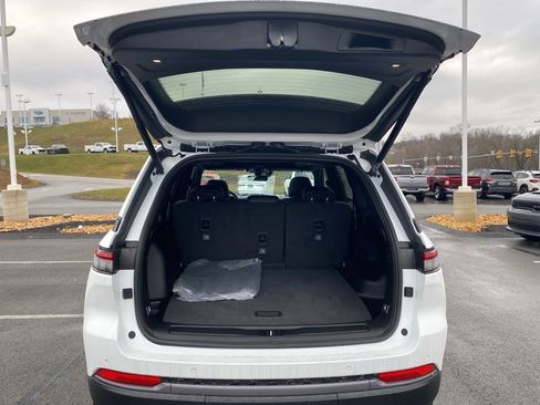 New 2026 Jeep Grand Cherokee Altitude AWD/4WD image 14