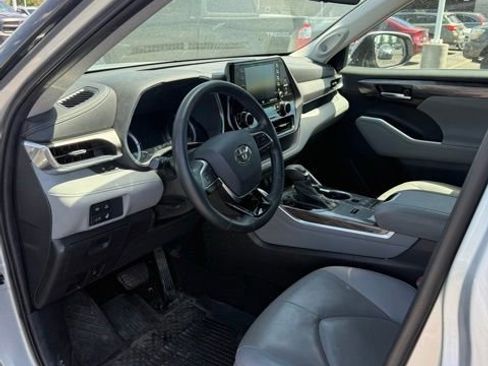 Used 2021 Toyota Highlander Limited AWD/4WD image 11