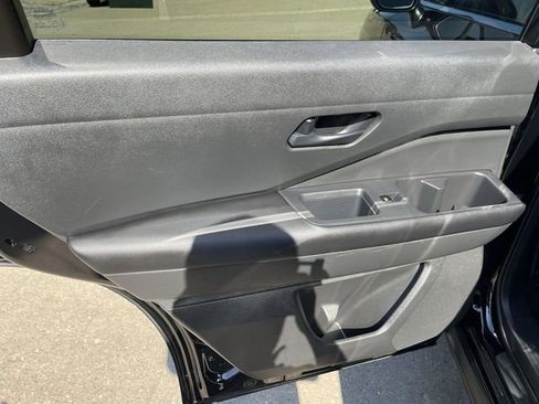 Used 2024 Nissan Pathfinder SV FWD image 12
