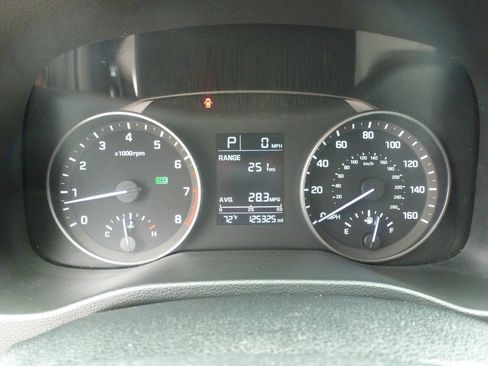 Used 2018 Hyundai Elantra SE FWD image 22