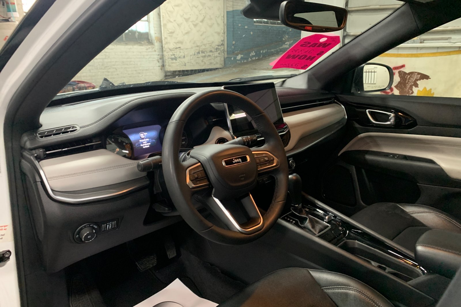 Used 2025 Jeep Compass Limited AWD/4WD image 9