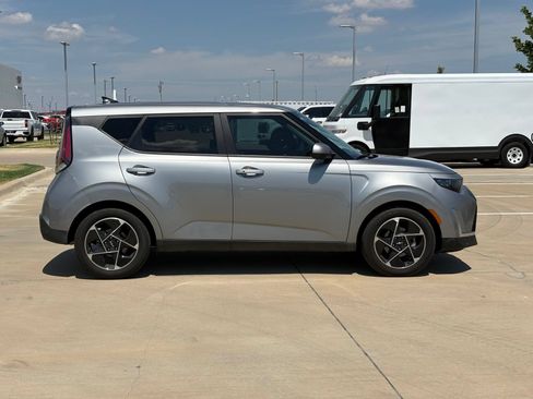 Used 2025 Kia Soul EX FWD image 8