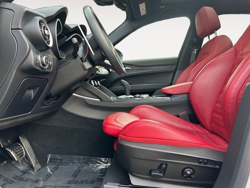 Used 2022 Alfa Romeo Stelvio Sprint image 16