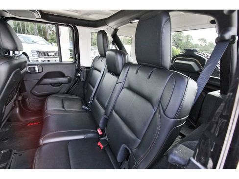 Used 2022 Jeep Wrangler Unlimited Rubicon w/ Xtreme Recon 35" Tire Package AWD/4WD image 10