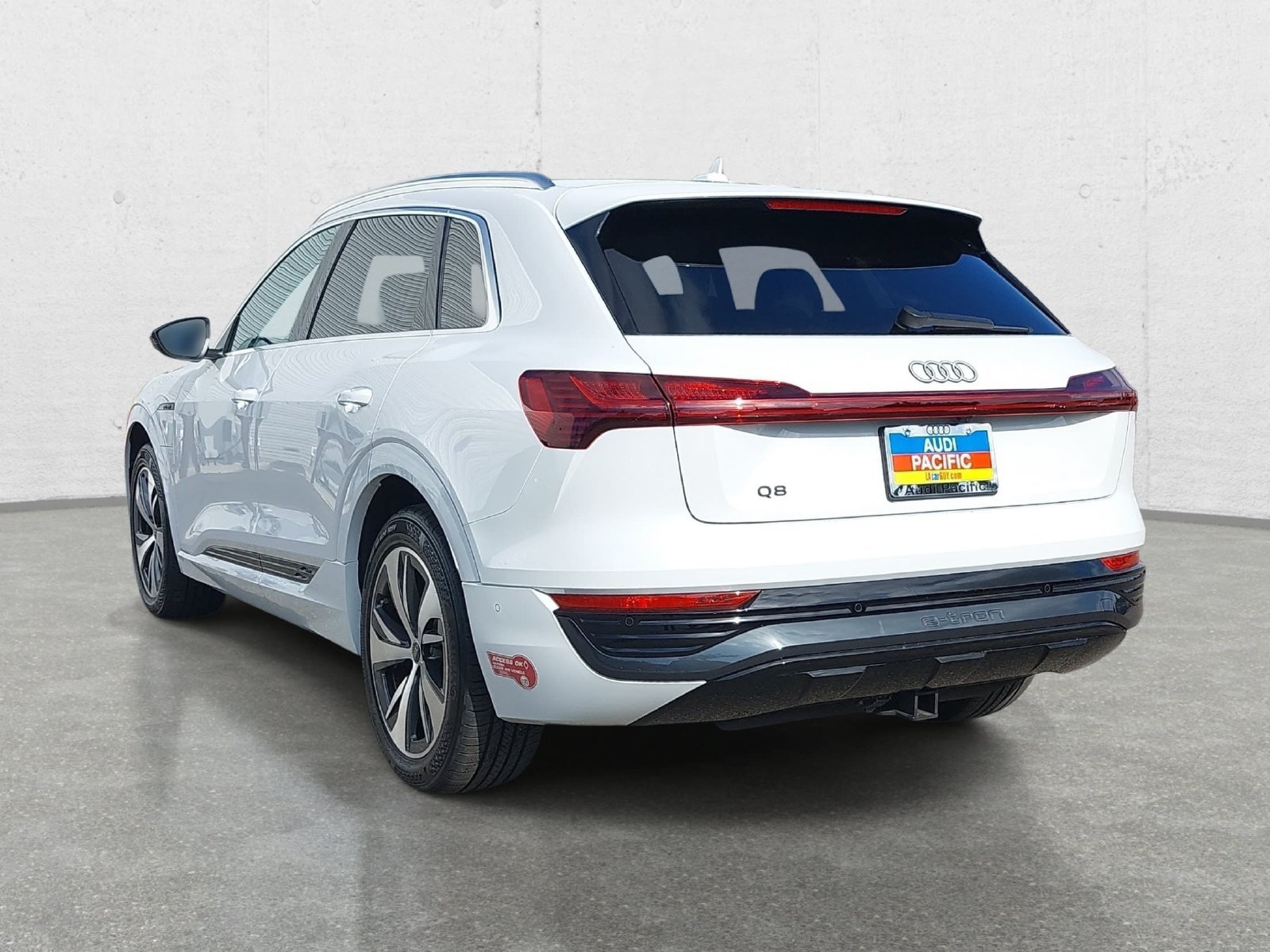 Used 2024 Audi Q8 e-tron Premium Plus AWD/4WD image 7
