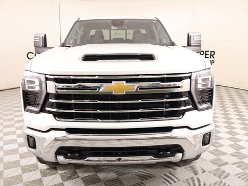 Used 2025 Chevrolet Silverado 2500 LTZ w/ LTZ Convenience Package AWD/4WD image 9