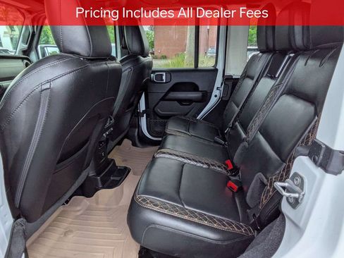 Used 2022 Jeep Wrangler Unlimited Sahara AWD/4WD image 14
