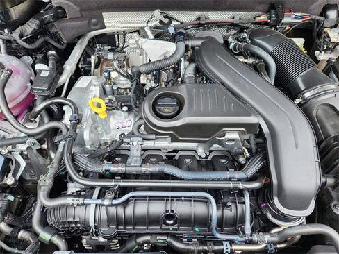 New 2025 Volkswagen Taos SE image 28