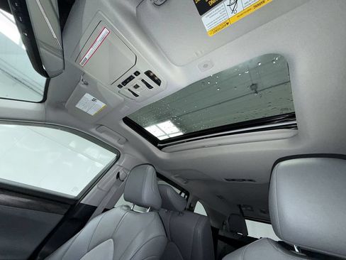 Used 2023 Toyota Highlander Limited AWD/4WD image 23