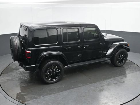 Used 2021 Jeep Wrangler Unlimited Sahara AWD/4WD image 39
