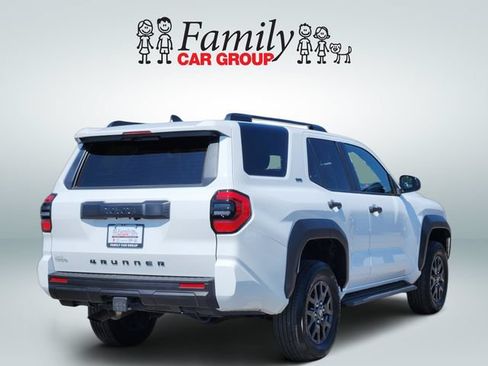 Certified 2025 Toyota 4Runner SR5 AWD/4WD image 4