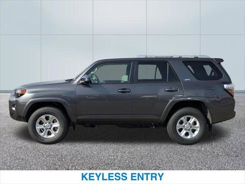 Used 2016 Toyota 4Runner SR5 AWD/4WD image 10