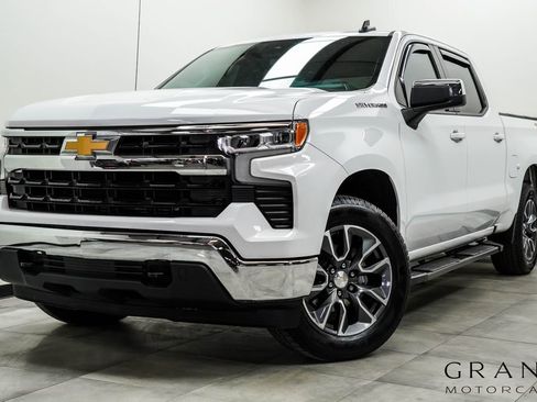 Used 2022 Chevrolet Silverado 1500 LT AWD/4WD image 1
